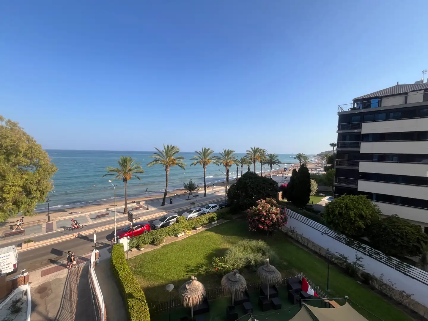 Vista exterior de Apartament en venda en Benicasim / Benicàssim amb Aire condicionat, Terrassa i Traster