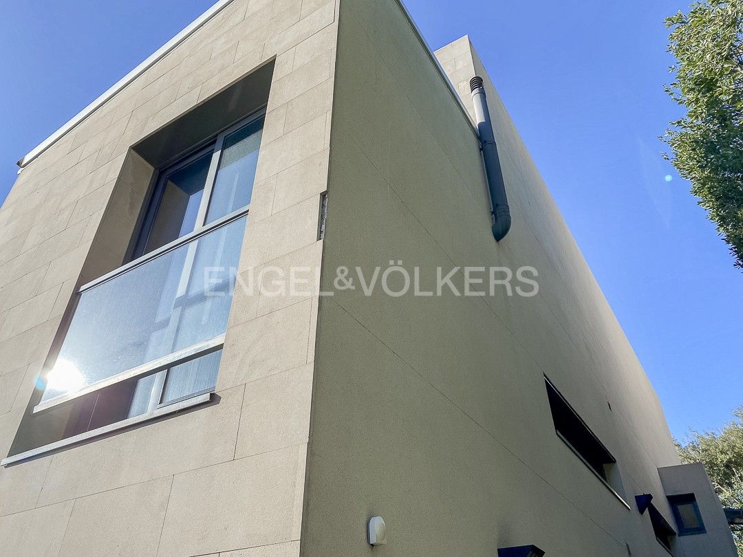 Exterior view of House or chalet for sale in  Barcelona Capital  with Heating, Private garden and Parquet flooring