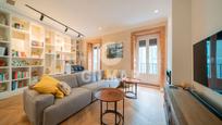 Living room of Flat for sale in  Madrid Capital  with Air Conditioner, Heating and Furnished