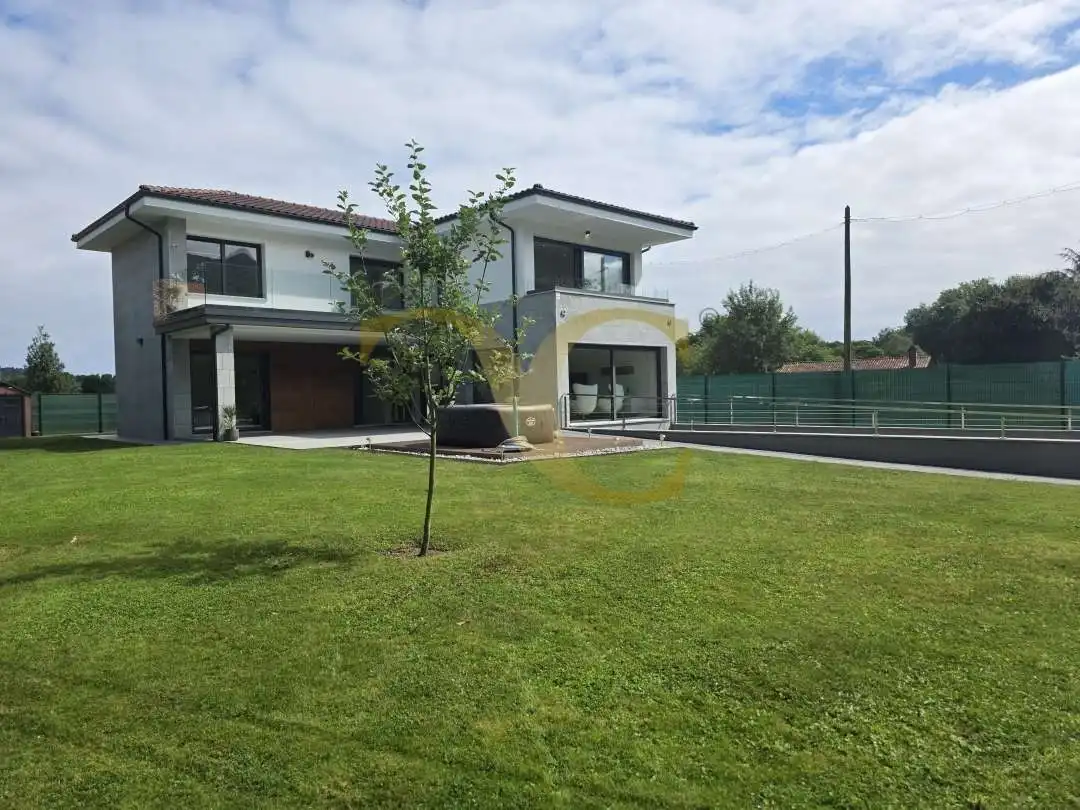 Vista exterior de Casa o chalet en venta en Llanes con Calefacción, Jardín privado y Terraza