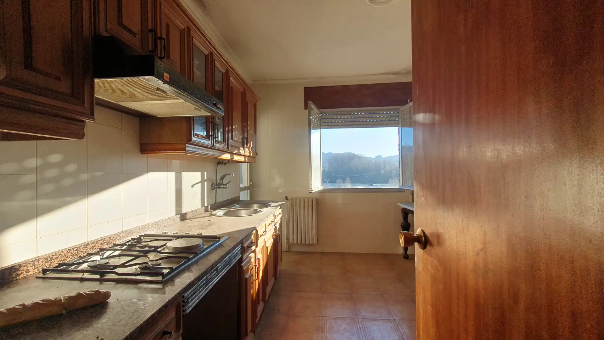 Cuina de Casa o xalet en venda en Vega de Espinareda amb Calefacció, Jardí privat i Terrassa