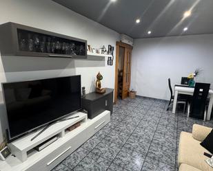 Living room of Flat for sale in Montcada i Reixac  with Air Conditioner, Heating and Oven