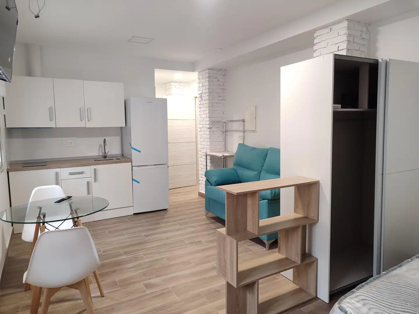 Flat for rent in Granada  with Air Conditioner and Balcony