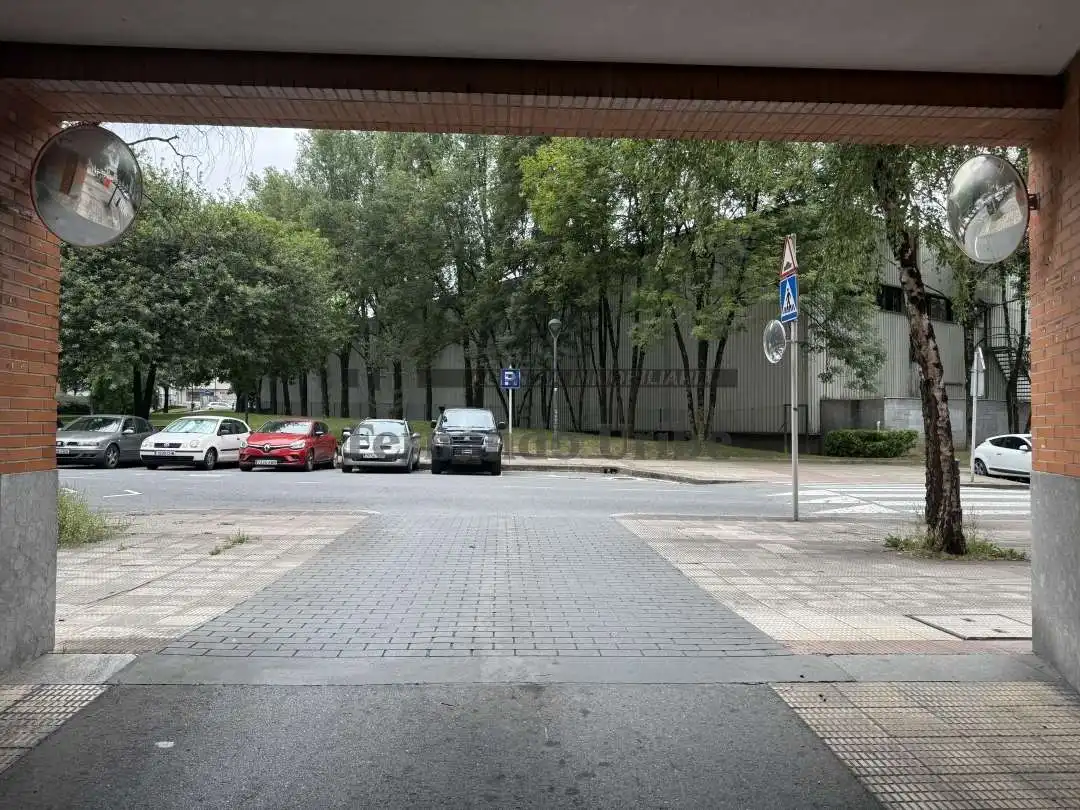 Parkplatz zur Miete in Ambrosio Meabe Kalea, imagen 8