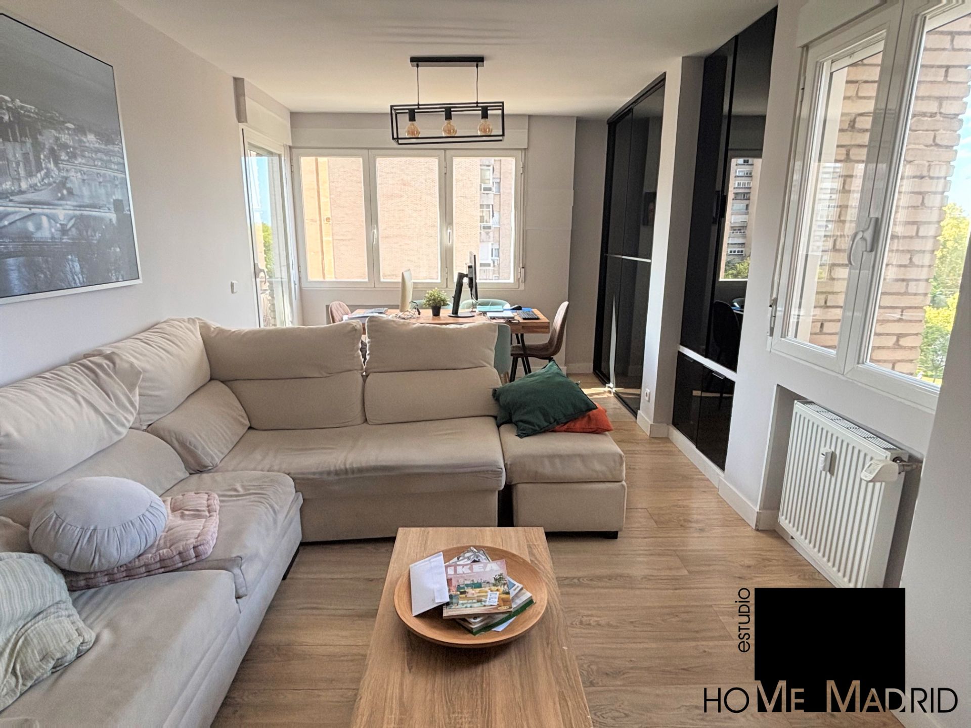 Living room of Flat for sale in  Madrid Capital  with Heating, Parquet flooring and Terrace