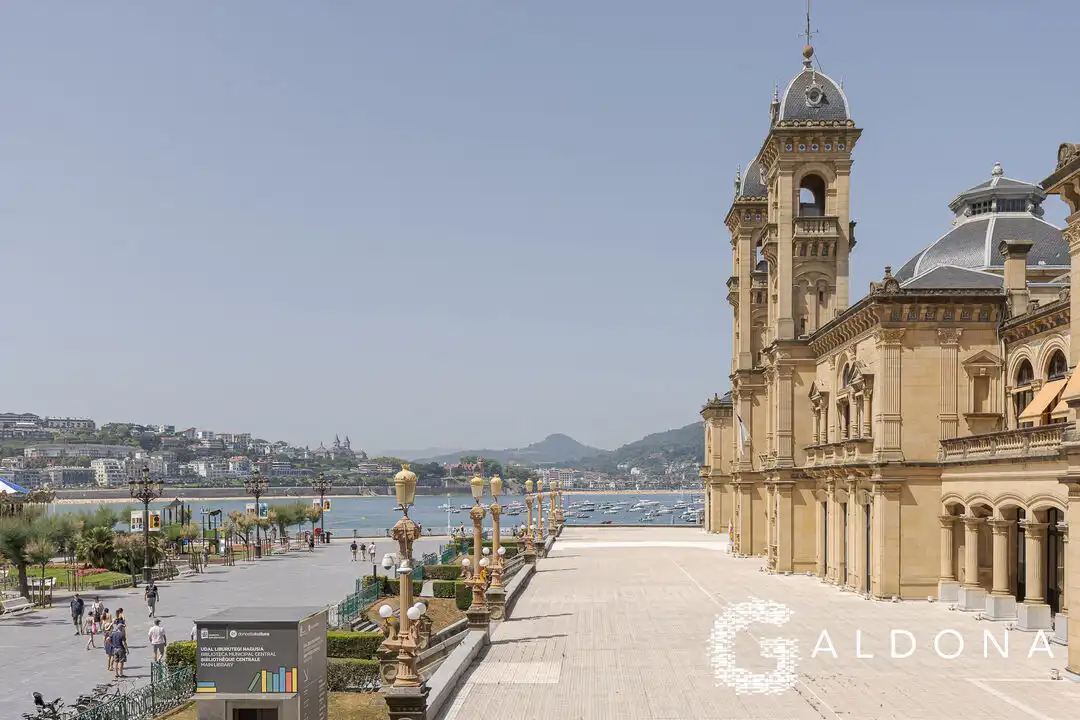 Vista exterior de Piso en venta en Donostia - San Sebastián  con Calefacción, Terraza y Balcón