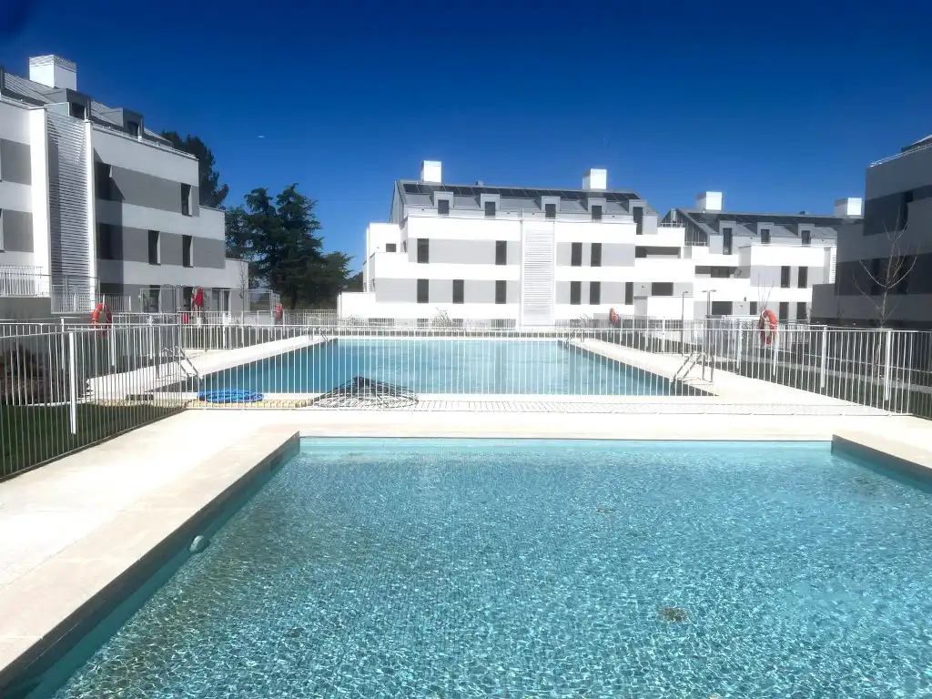 Piscina de Pis de lloguer en Cobeña amb Aire condicionat, Calefacció i Terrassa