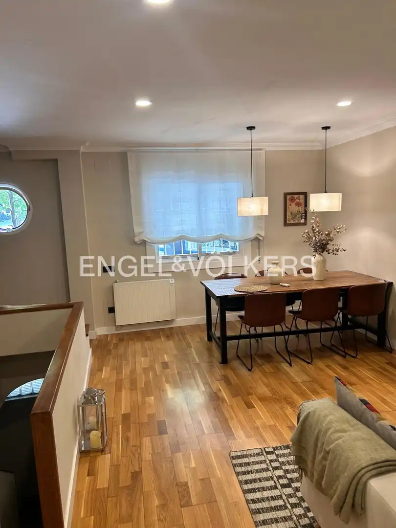 Comedor de Dúplex de alquiler en Barcelona con Aire acondicionado, Calefacción y Parquet