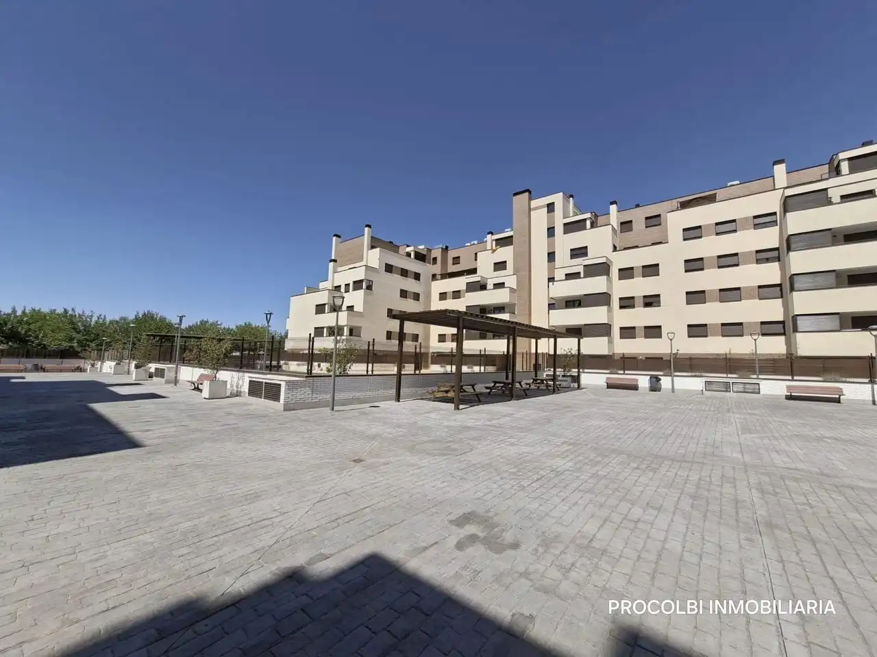 Vista exterior de Pis en venda en Azuqueca de Henares amb Aire condicionat, Calefacció i Jardí privat