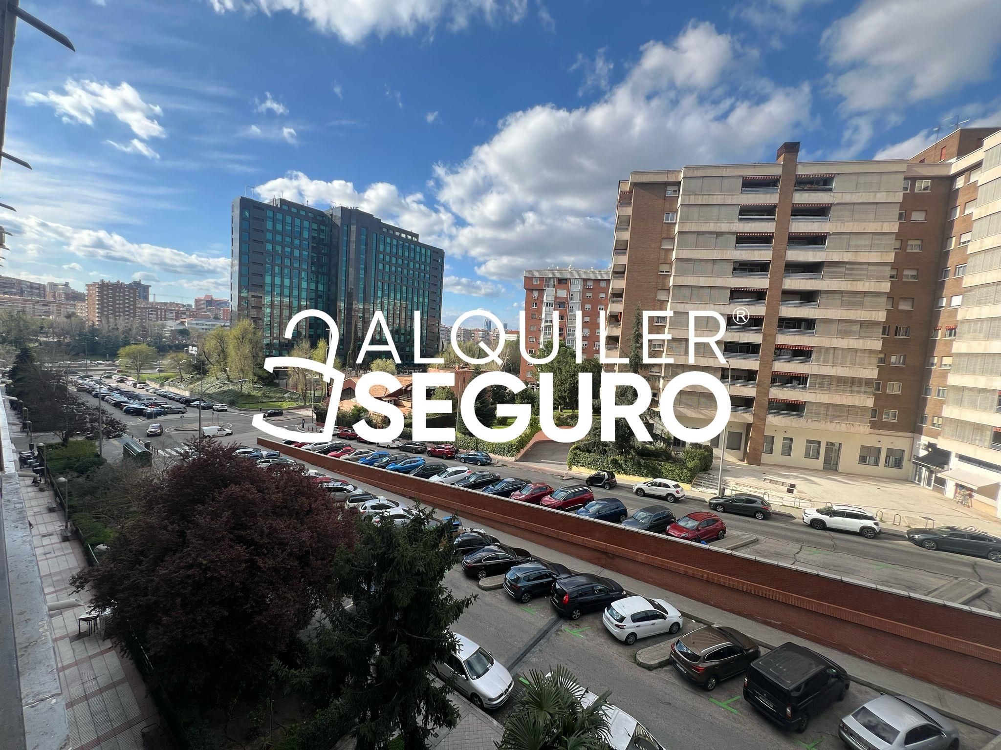 Vista exterior de Pis de lloguer en  Madrid Capital amb Calefacció