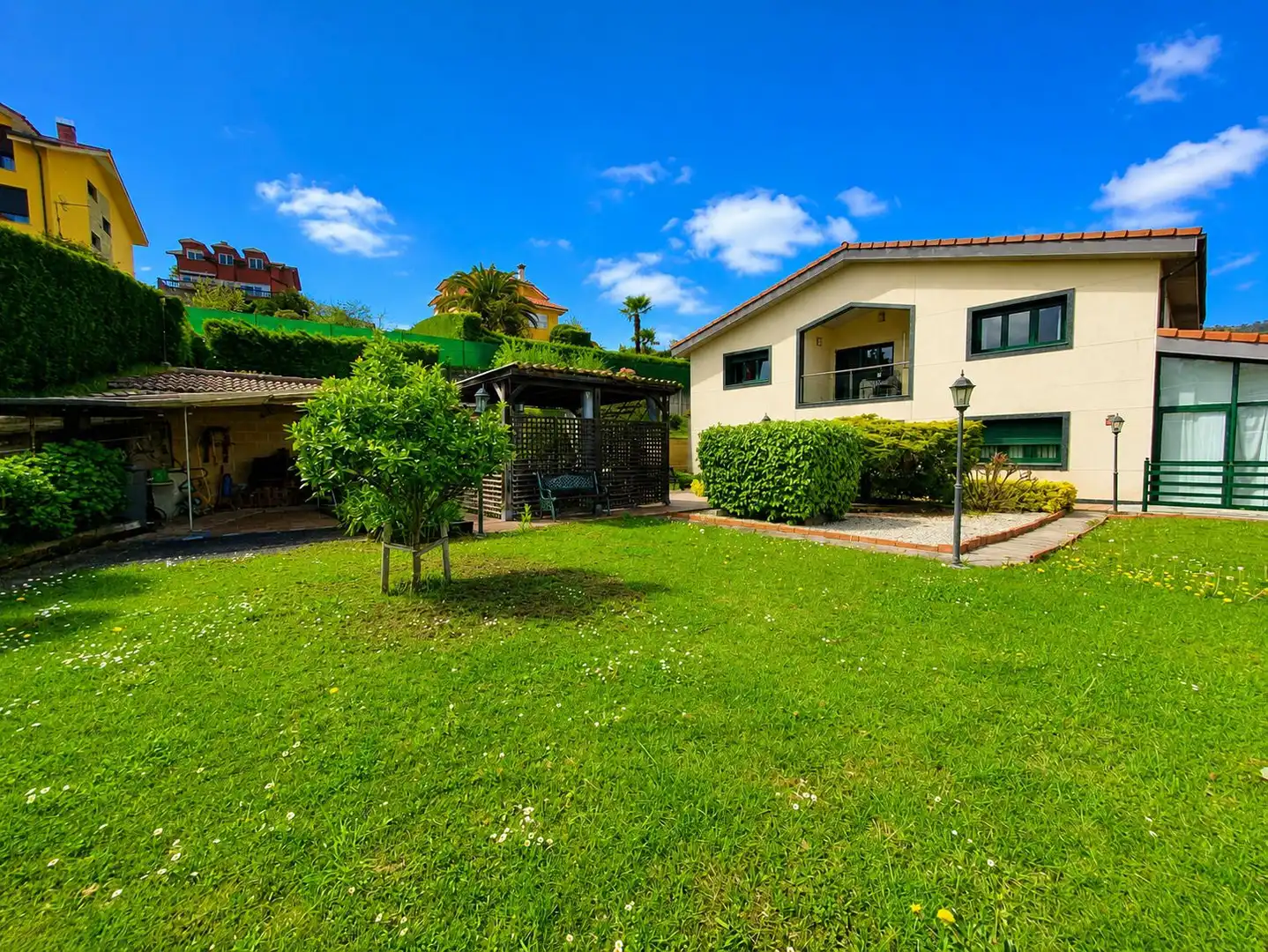 Jardí de Casa o xalet en venda en Grado amb Aire condicionat, Calefacció i Terrassa