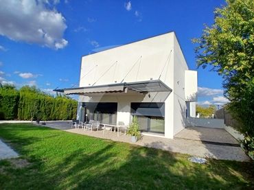 Xalet amb piscina en venda a Urbanizacion Golf Del Guadiana