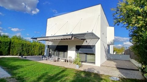 CHALET INDEPENDIENTE CON PISCINA Y JARDIN. ZONA URBANIZACION GOLF GUADIANA