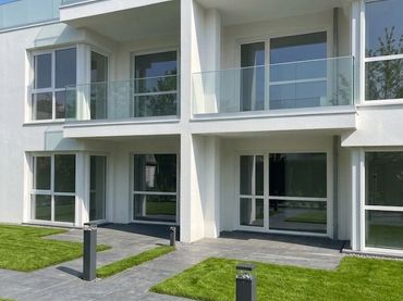 Piano terra di nuova costruzione con piscina in vendita a Calle Villabáñez 8A