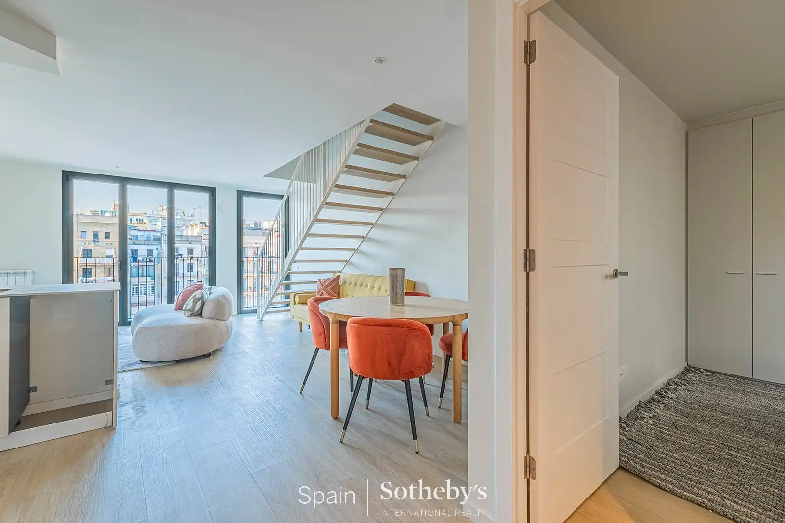 Maisonette zum Verkauf in Barcelona mit Klimaanlage und Heizung