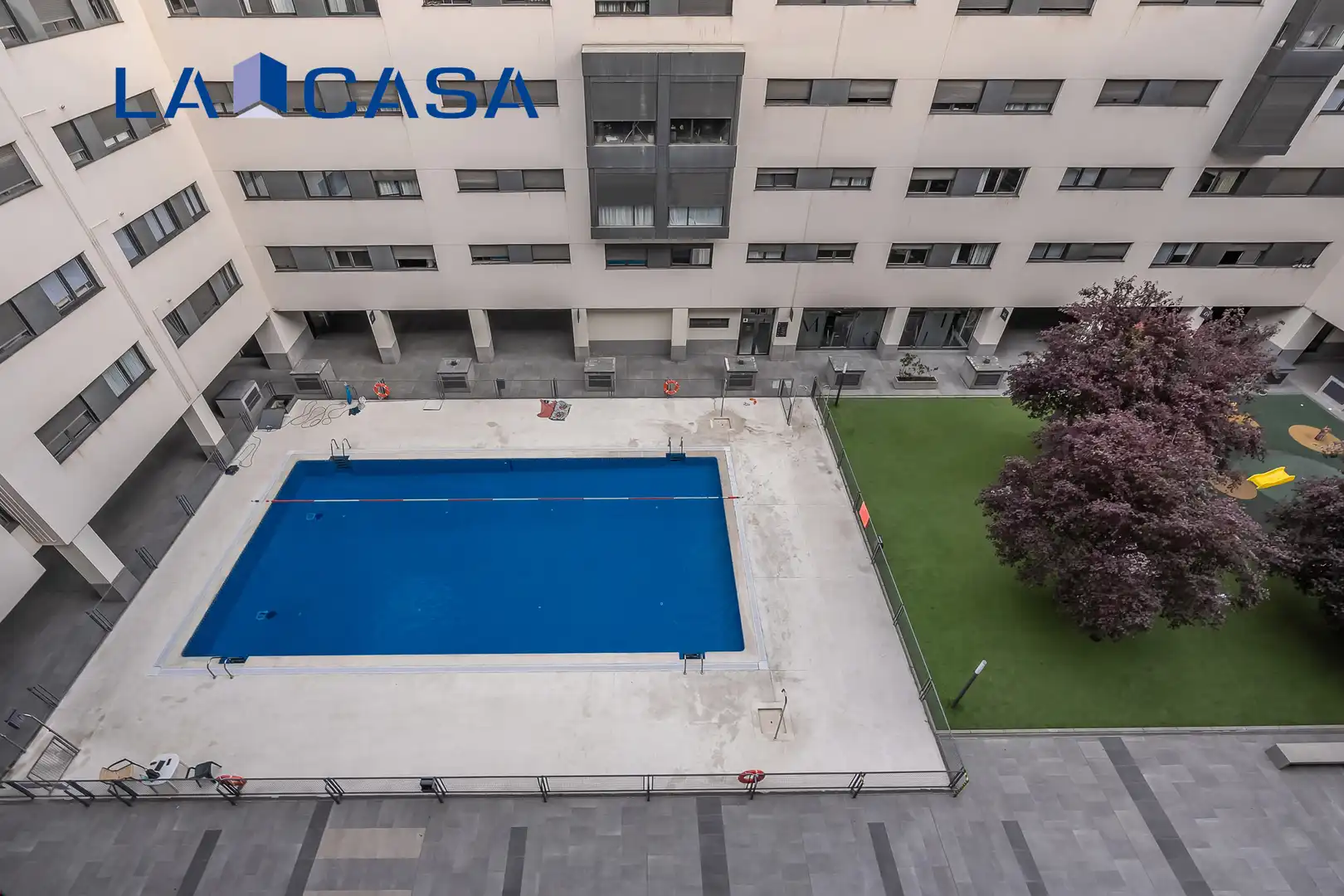 Pis amb piscina en venda a Arganzuela