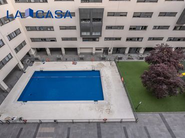 Pis amb piscina en venda a Arganzuela