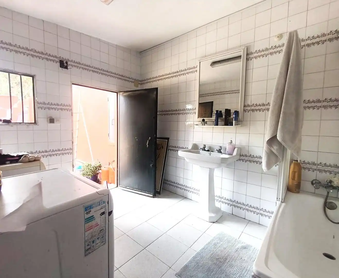 Bany de Casa o xalet en venda en La Línea de la Concepción amb Jardí privat i Piscina