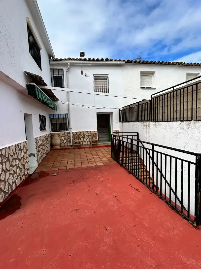 Vista exterior de Casa o chalet en venta en El Valle de Altomira con Amueblado, Horno y Lavadora