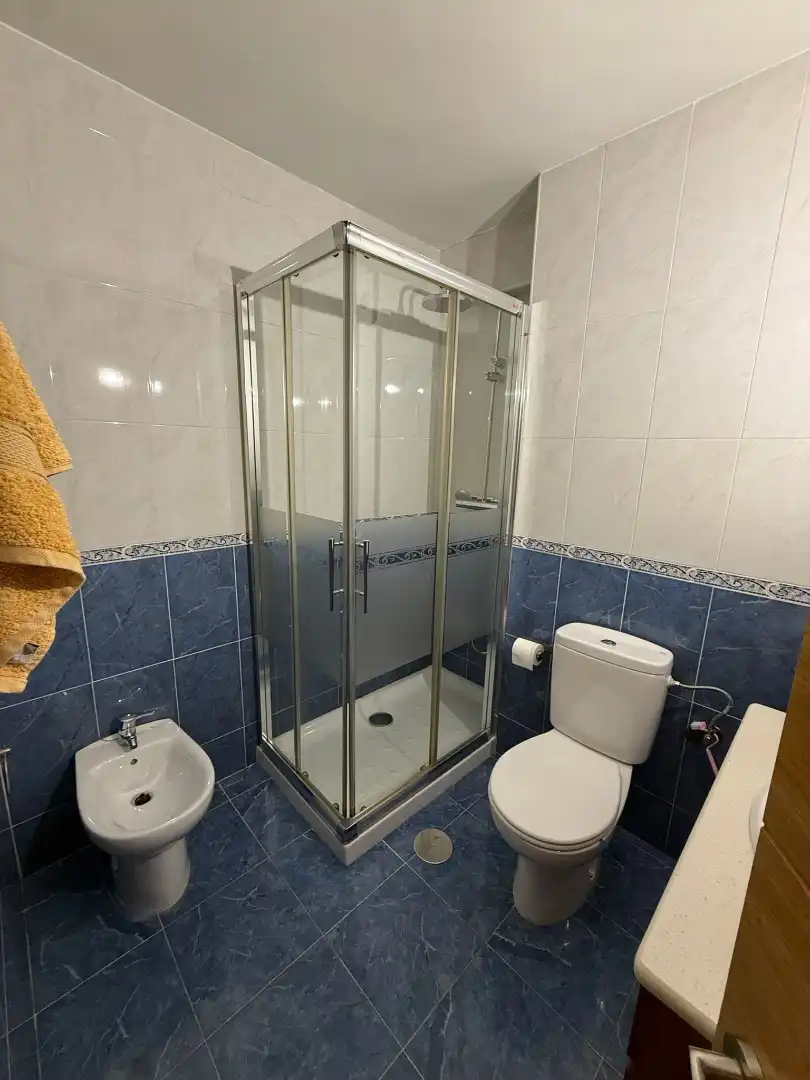 Baño de Piso en venta en Oviedo  con Calefacción