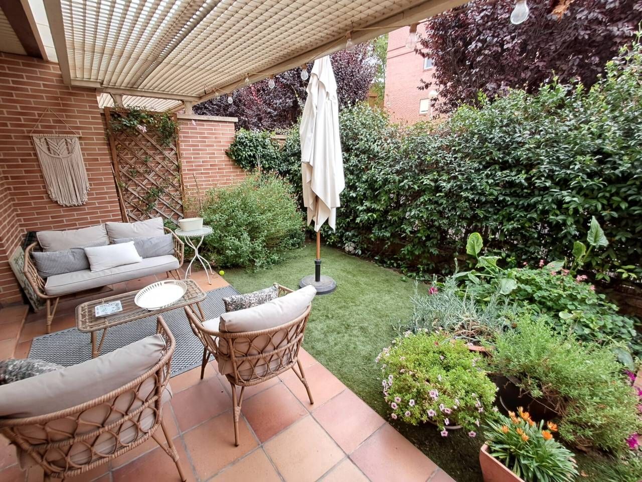 Jardín de Casa adosada en venta en  Logroño con Calefacción, Terraza y Piscina comunitaria