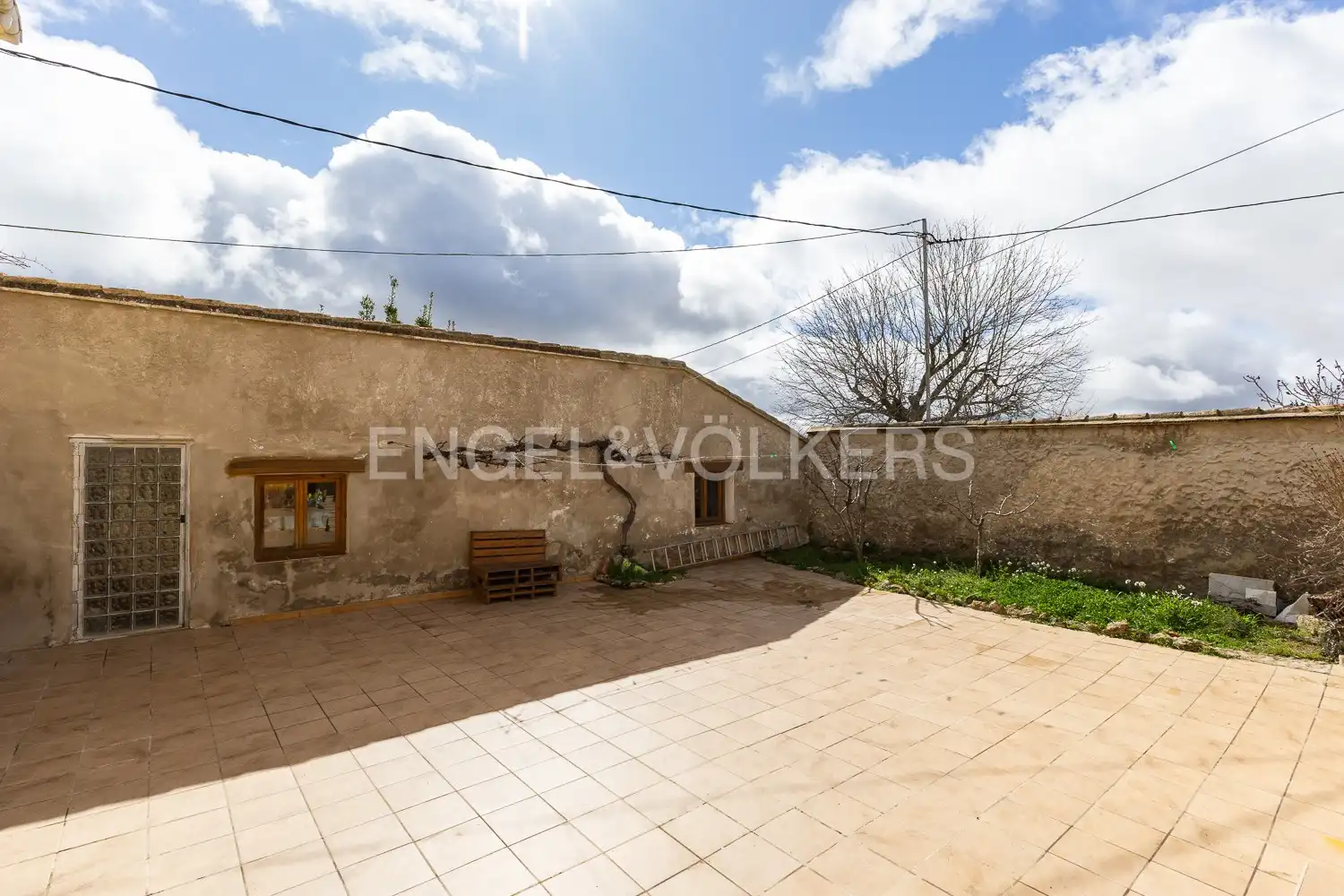 Terrassa de Finca rústica en venda en Requena amb Aire condicionat, Calefacció i Jardí privat