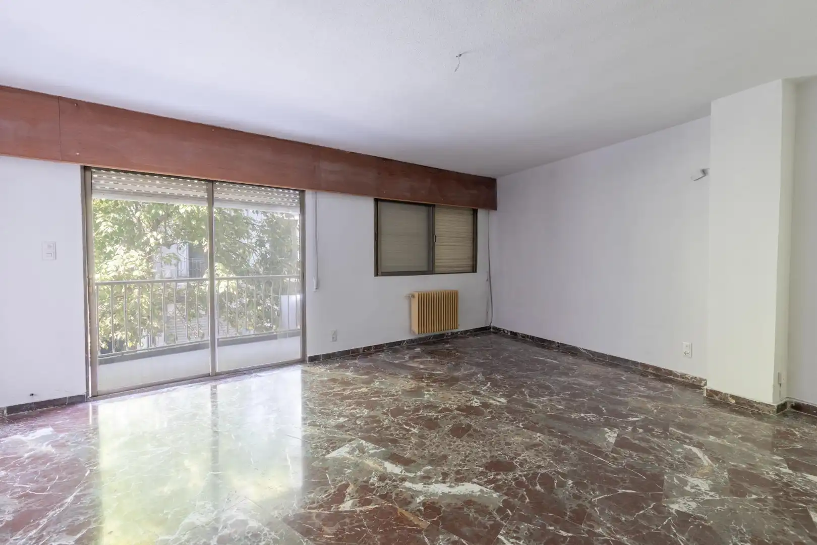 Wohnzimmer von Wohnung zum Verkauf in Granada mit Heizung, Terrasse und Balkon