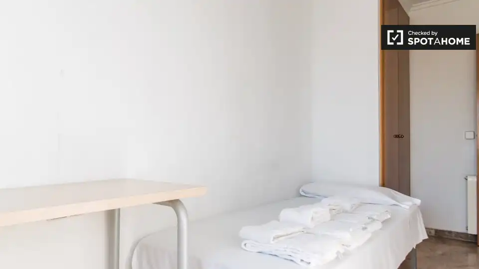 Bedroom of Flat for rent in Valencia  with Air Conditioner, Heating and Furnished