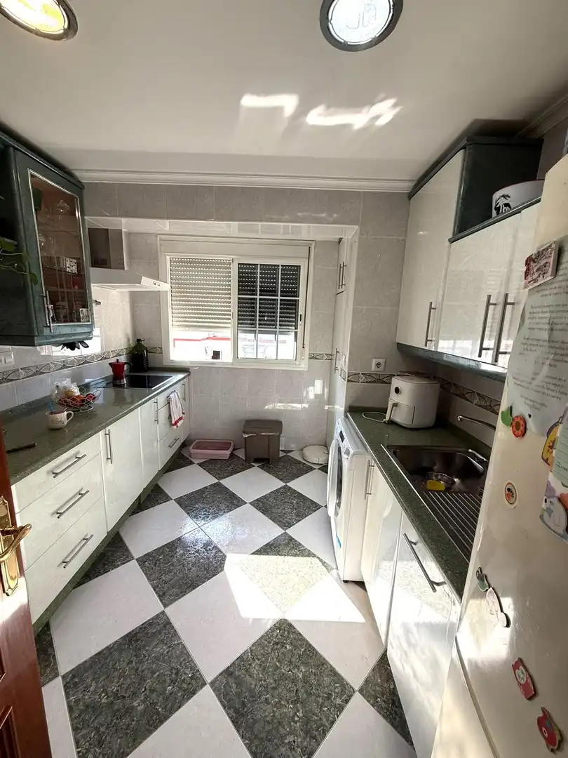 Kitchen of Flat for sale in Sevilla  with Air Conditioner and Terrace