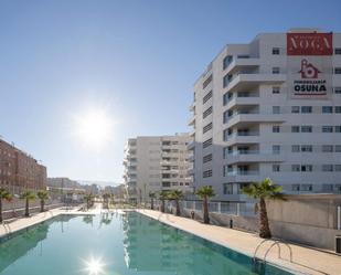 Piscina de Pis en venda en  Granada Capital amb Calefacció, Parquet i Terrassa