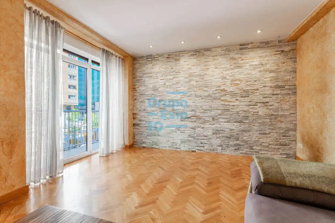 Sala de estar de Piso en venta en Donostia - San Sebastián  con Calefacción y Balcón