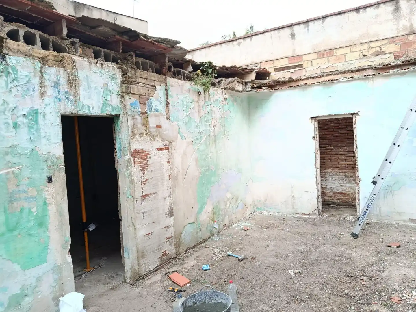 Exterior view of Houses for sale in Viladecans  with Air Conditioner and Terrace