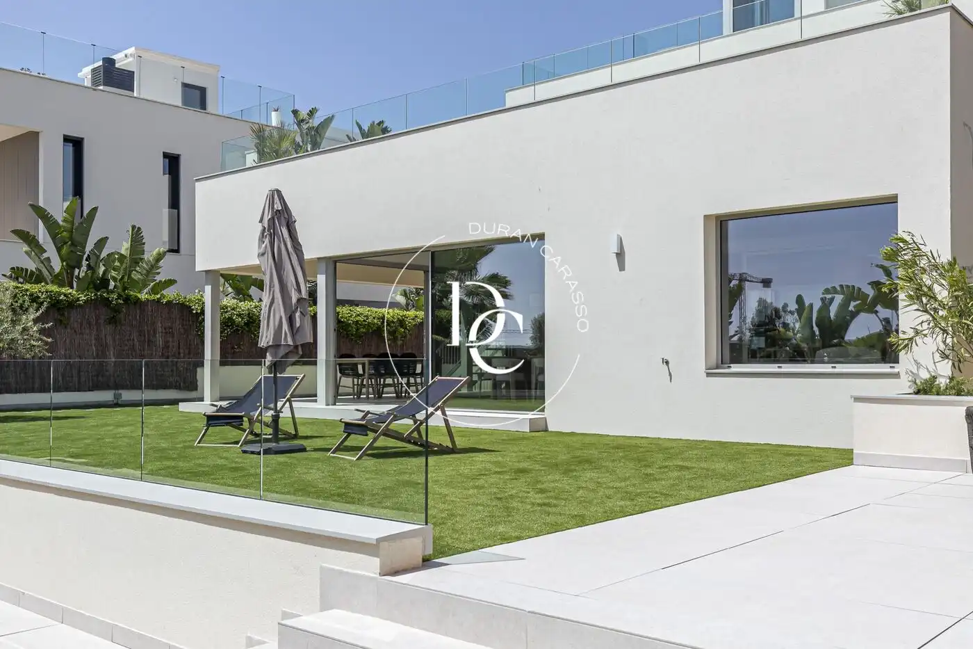 Casa con piscina en venta en Carrer Margarida Xirgu, imagen 3