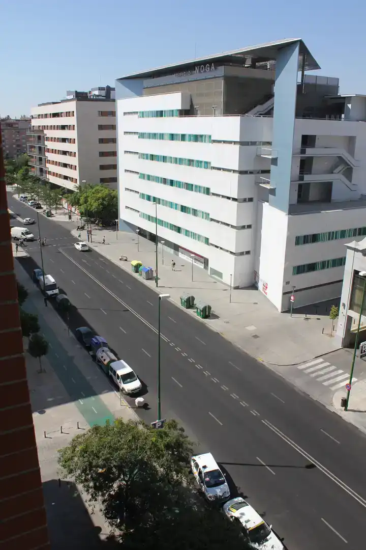 Vista exterior de Piso en venta en  Sevilla Capital con Aire acondicionado y Piscina