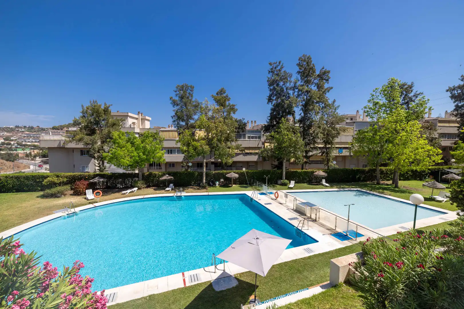 Piscina de Pis en venda en Málaga amb Aire condicionat, Calefacció i Terrassa