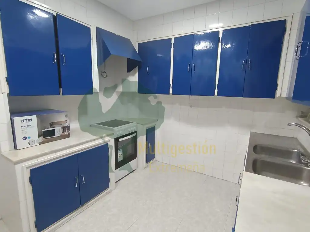 Kitchen of Flat for share in Cáceres  with Heating