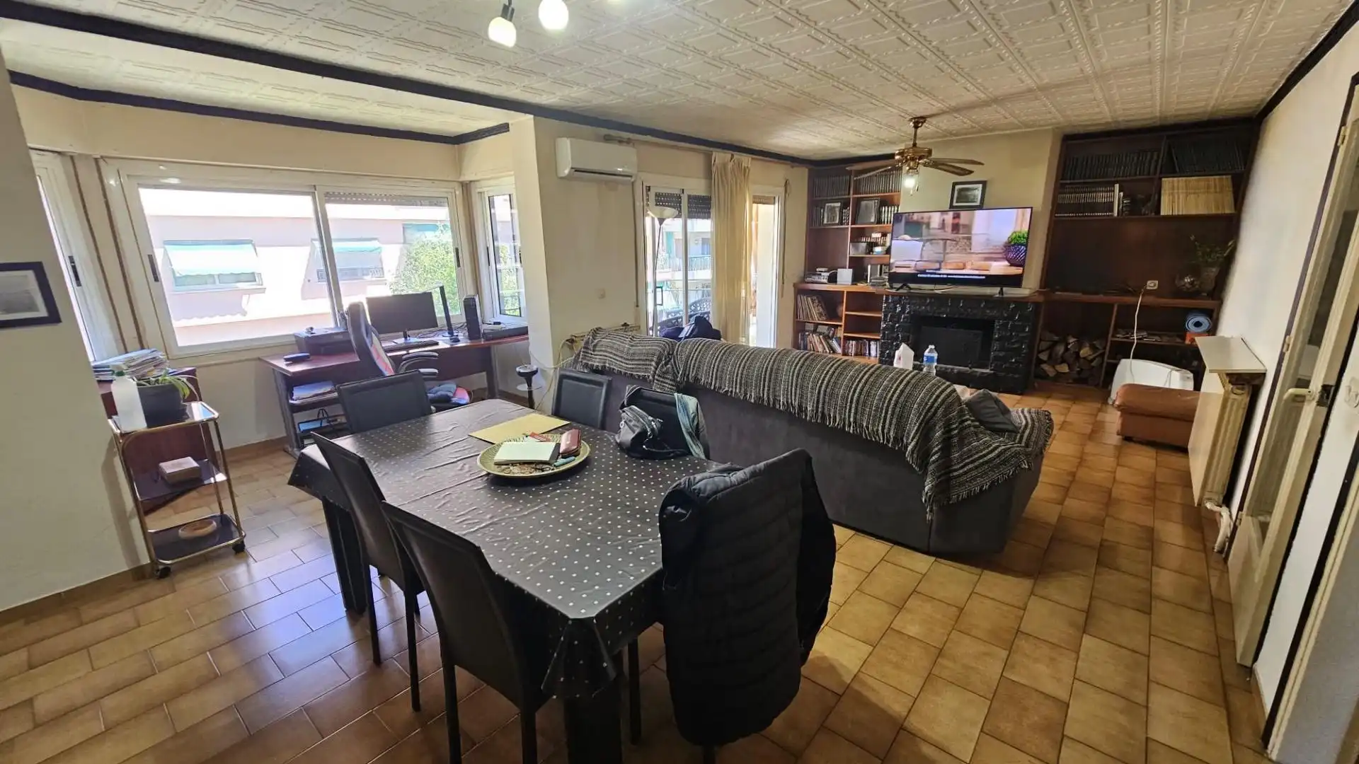 Comedor de Piso en venta en Pineda de Mar con Calefacción, Terraza y Balcón
