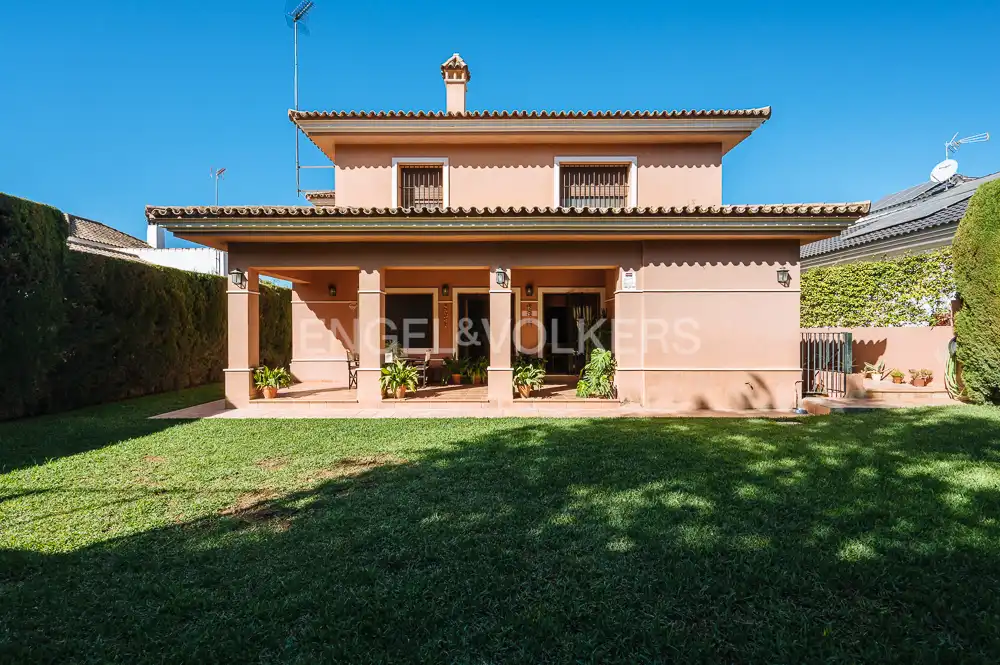 Vista exterior de Casa o chalet en venta en Bormujos con Aire acondicionado, Calefacción y Jardín privado