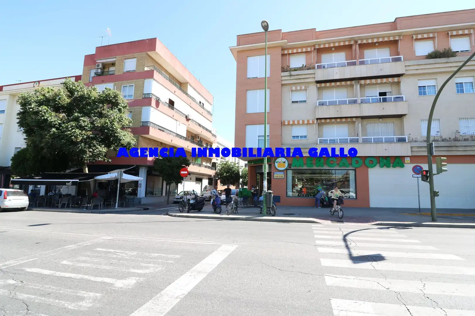 Vista exterior de Nave industrial en venta en Sevilla