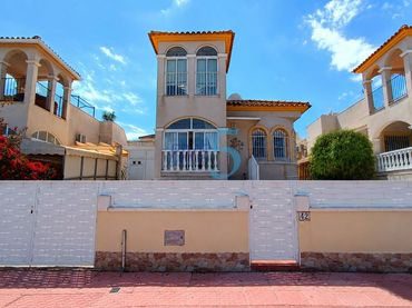 Haus mit Pool zum Verkauf in Benimar