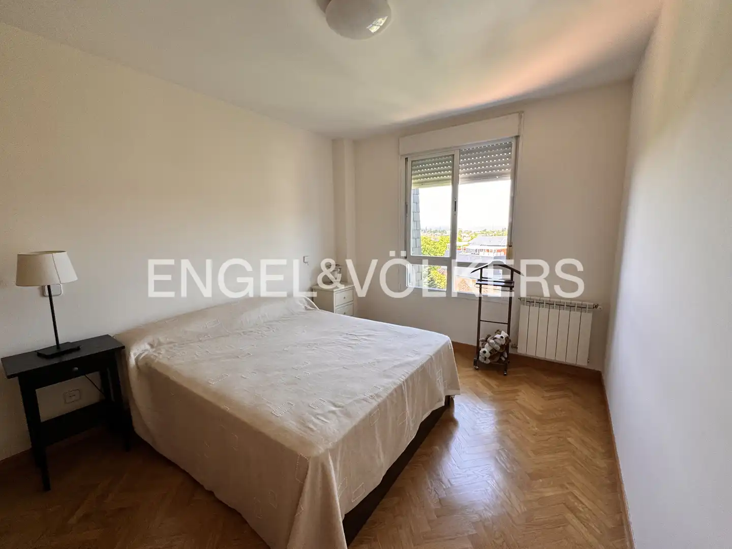 Habitación de Ático de alquiler en Majadahonda con Aire acondicionado, Calefacción y Jardín privado