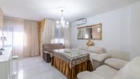 Sala d'estar de Casa adosada en venda en Peligros amb Terrassa i Balcó