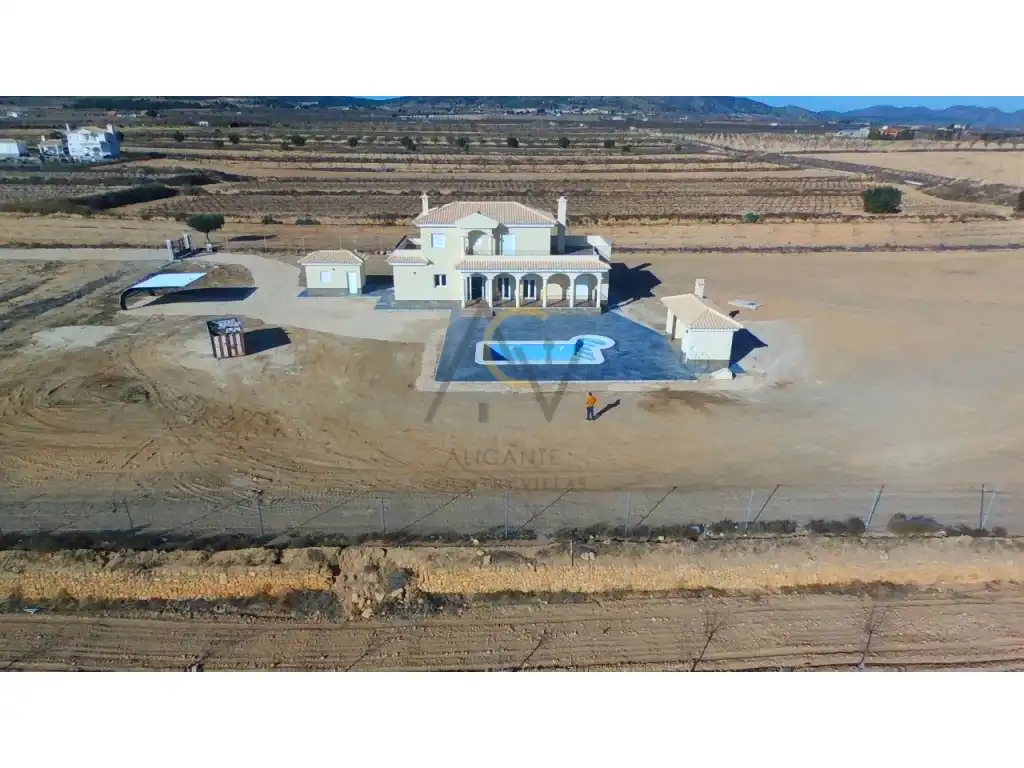 Haus mit Pool zum Verkauf in El Pinós / Pinoso
