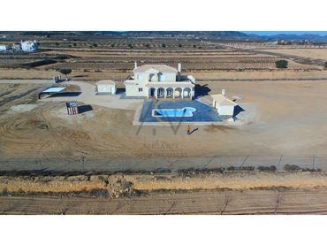 Maison avec piscine à vendre à El Pinós / Pinoso