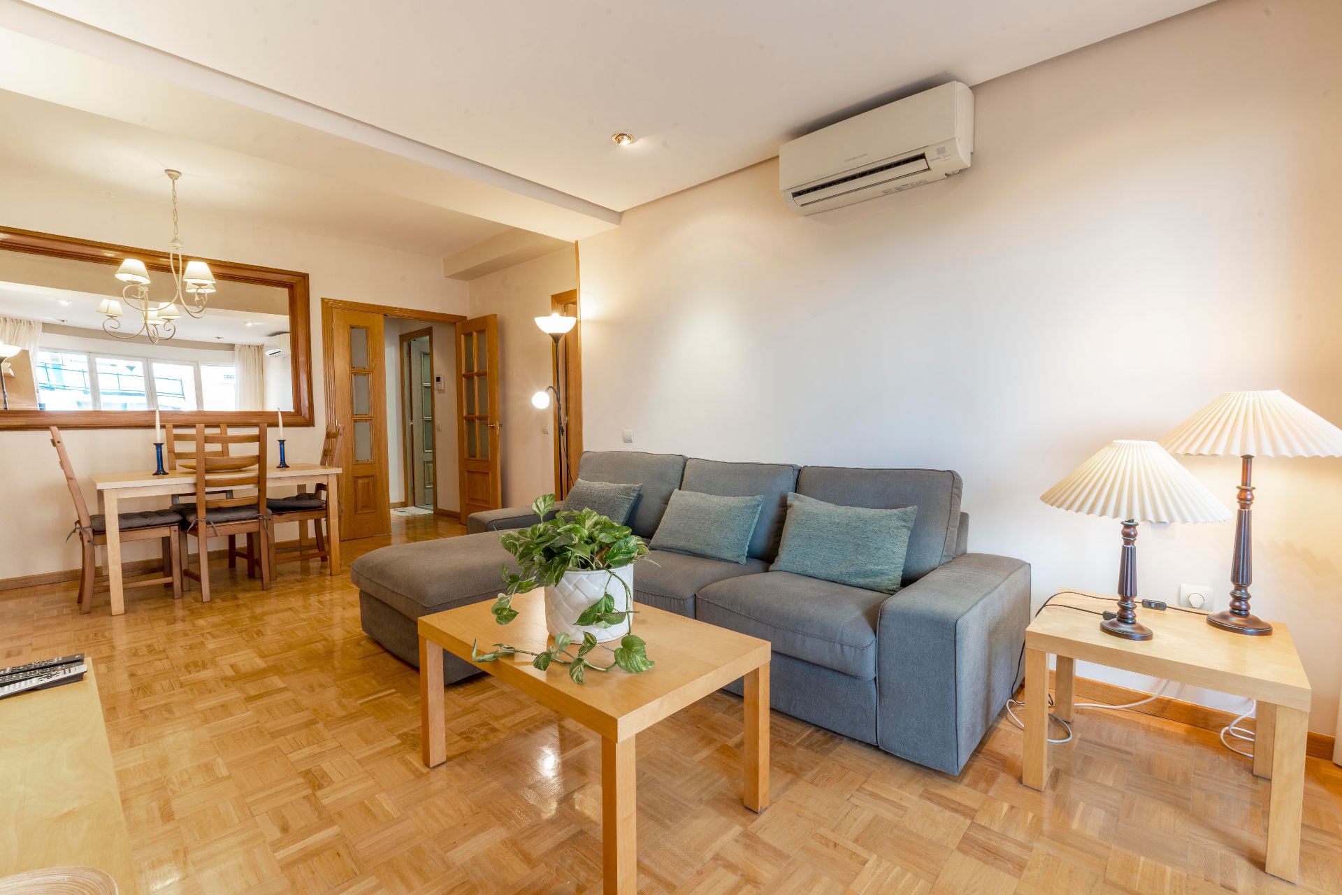 Sala d'estar de Pis de lloguer en  Madrid Capital amb Aire condicionat, Calefacció i Parquet