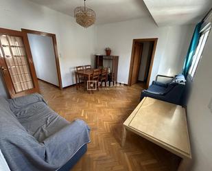 Sala d'estar de Pis en venda en  Madrid Capital amb Parquet