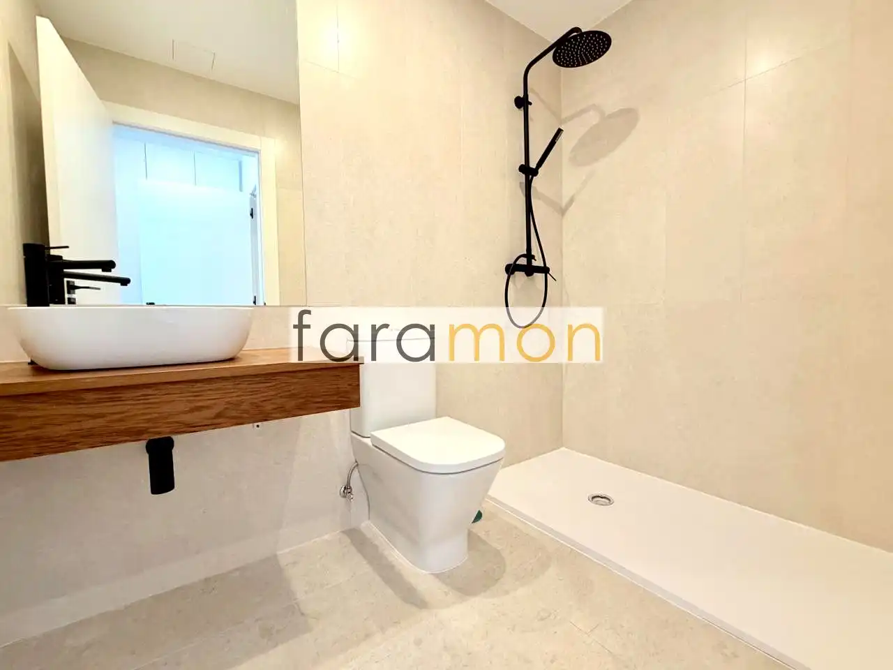 Badezimmer von Wohnung zum Verkauf in Vigo  mit Heizung, Terrasse und Abstellraum