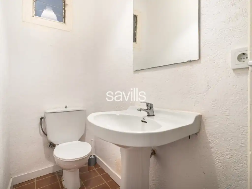 Badezimmer von Wohnungen zum Verkauf in Barcelona mit Möbliert und Balkon