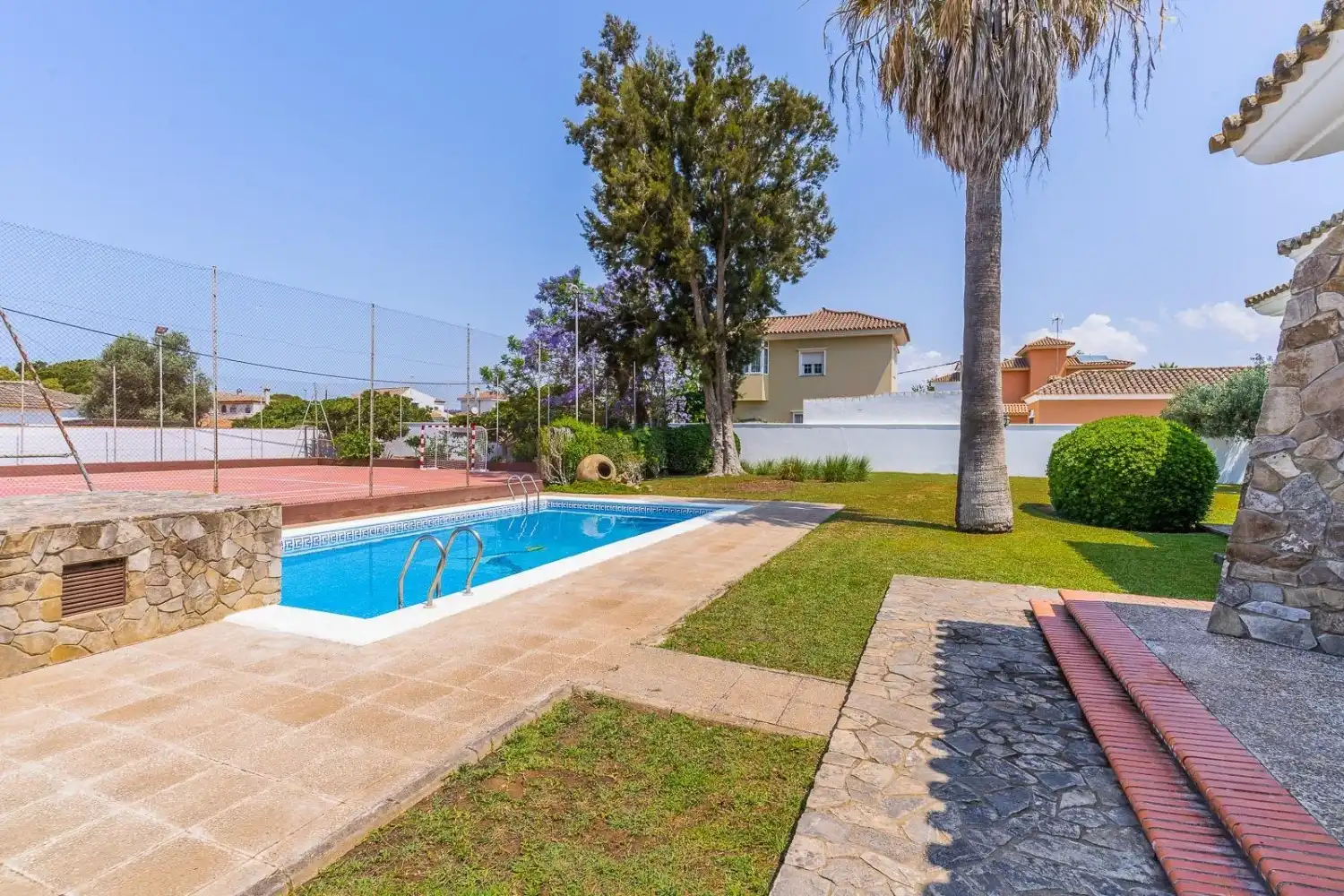 Swimming pool of Houses for sale in Chiclana de la Frontera  with Air Conditioner, Private garden and Storage room