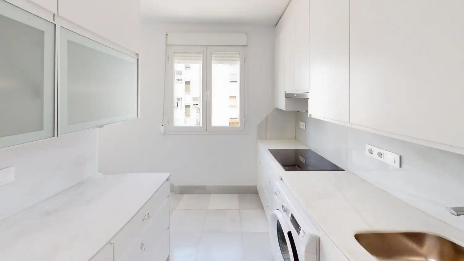 Kitchen of Flat for rent in Sevilla  with Air Conditioner, Heating and Storage room